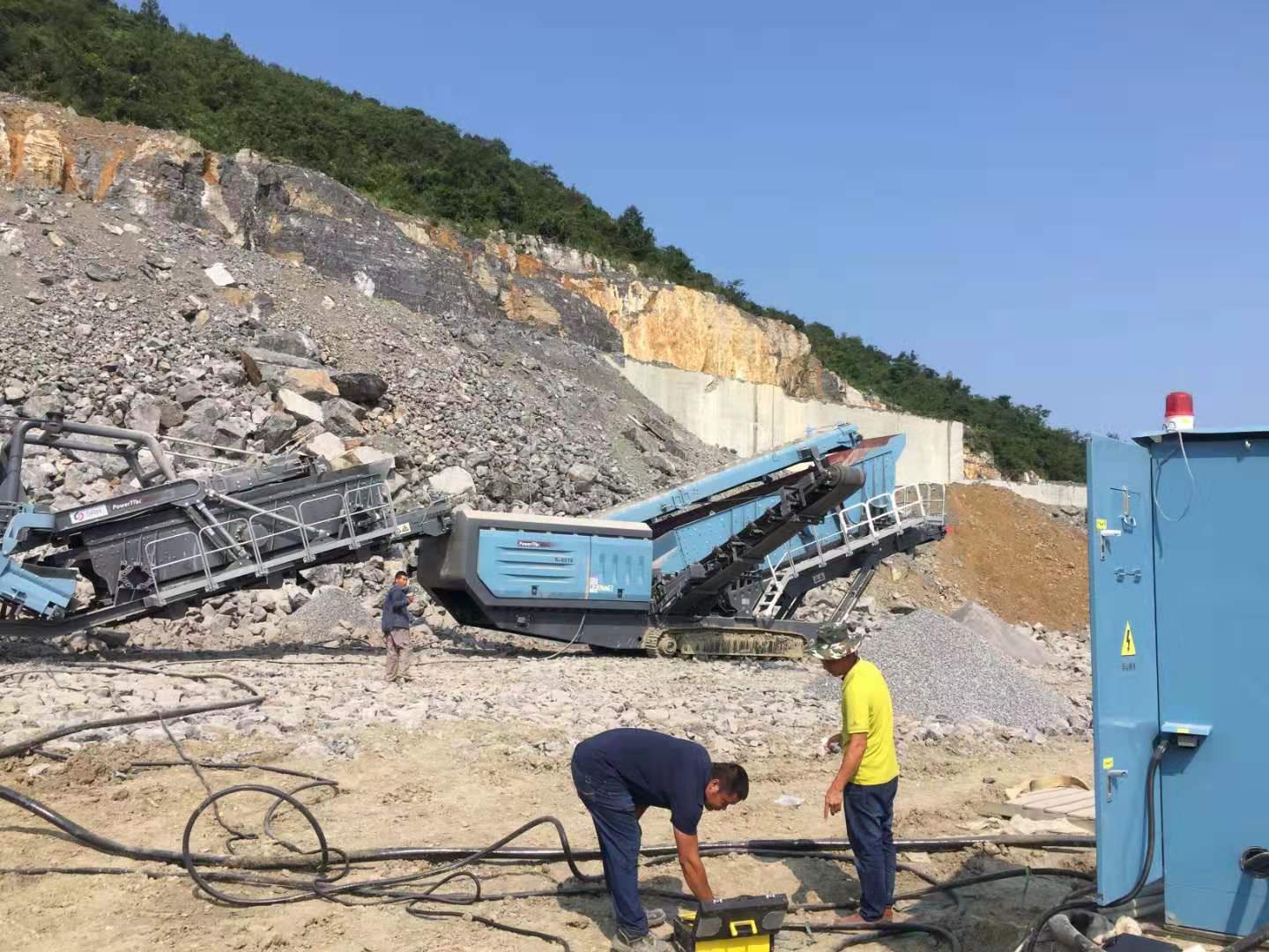 XFC550变频器在移动式破碎机上的利用(图6) XFC550变频器在移动式破碎机上的利用(图6)