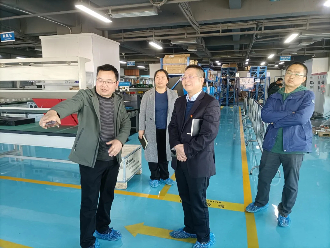 西安软件园发展中心副主任周非凡走访88038威尼斯检测电气(图3)