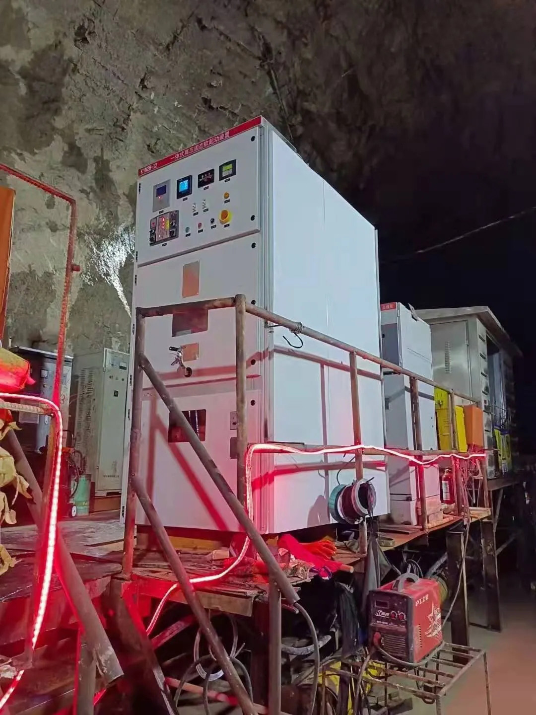 88038威尼斯检测高压软起动装置再度呈此刻重大水利工程现场(图3) 88038威尼斯检测高压软起动装置再度呈此刻重大水利工程现场(图3)